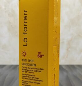 کرم ضد آفتاب و ضدلک بی رنگ پوست چرب و مستعد آکنه SPF30